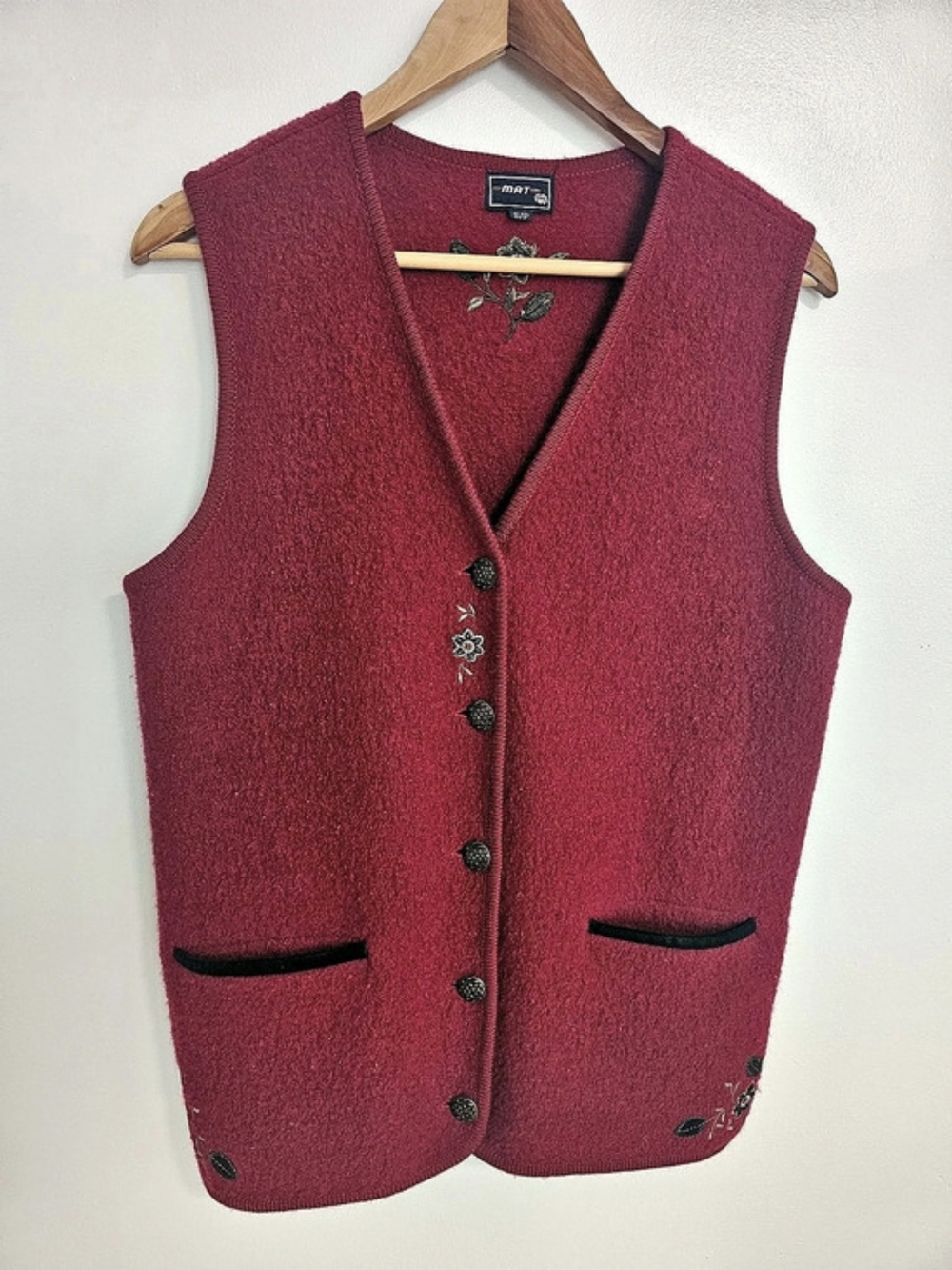 Vintage MAT 100% Wool V-Neck Sweater Vest Red Floral Embroidery